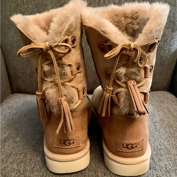 Tan Ugg Lace Up Boots Size 9 - Picture 5 of 7
